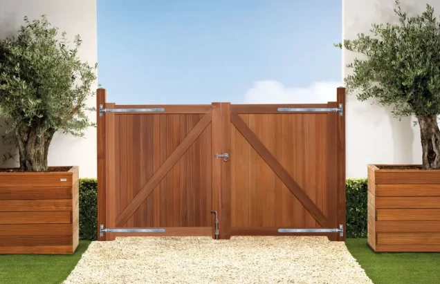 Bangkirai paal geschaafd met diamantkop 110x110x3050mm V-groef bc