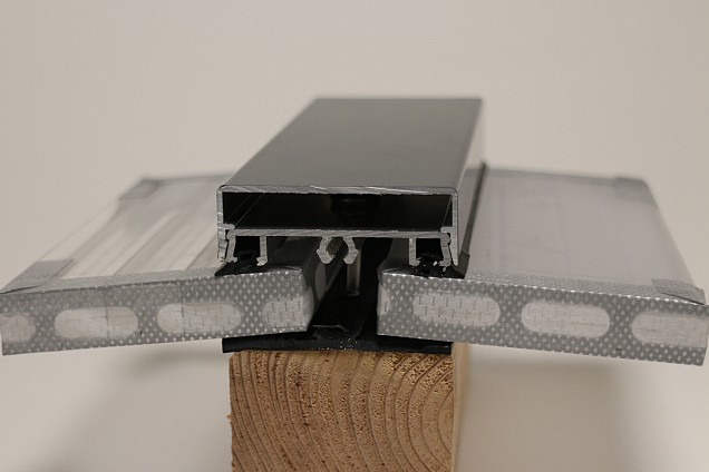 Pext Polycarbonaat Dakpakket - 3060x3500 muuraanbouw - zwart - polycarbonaat opaal