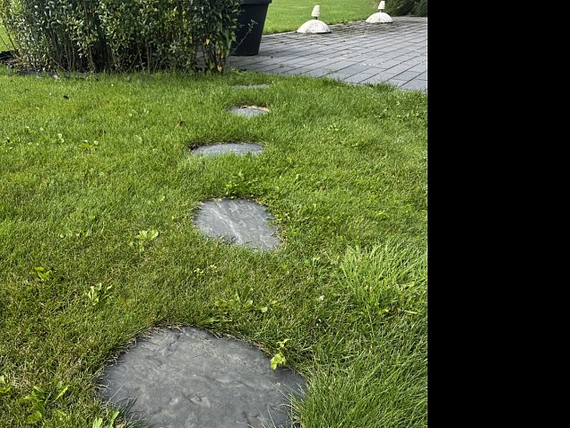 Stapsteen gerecycleerd kunststof 30x37x3.5 cm zwart