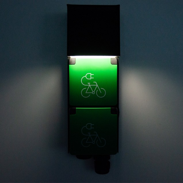 Fietslaadpunt dubbel met orientatieverlichting en schemerschakelaar