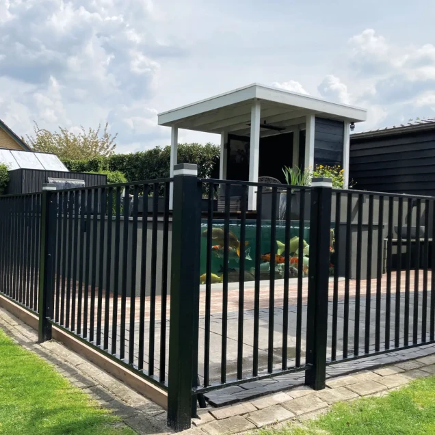 Aluminium tuinpoort "Industrieel" 30x1000x850mm incl. beslag [zwart gepoedercoat]