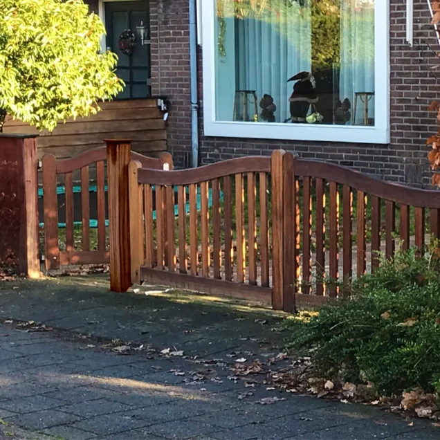 Bangkirai paal geschaafd afgeronde kop 110x110x1800mm glad bc