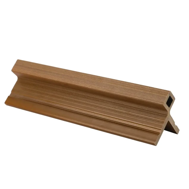 NewTechWood composiet co-extrusie hoekprofiel castellation t.b.v. wand bekleding. 7x8x300 cm Red Cedar