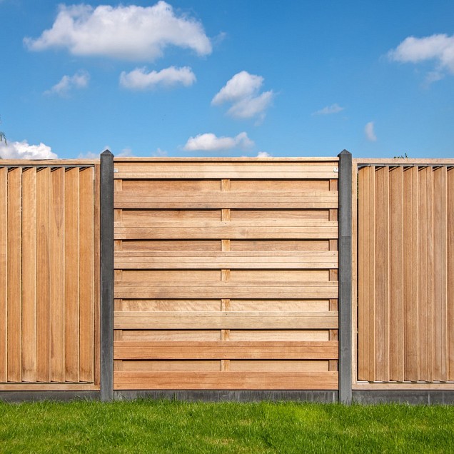 Tuinscherm Bronkhorst, keruing hardhout, RVS-geschroefd, horizontaal, 18-planks (15+3) 180x180 cm