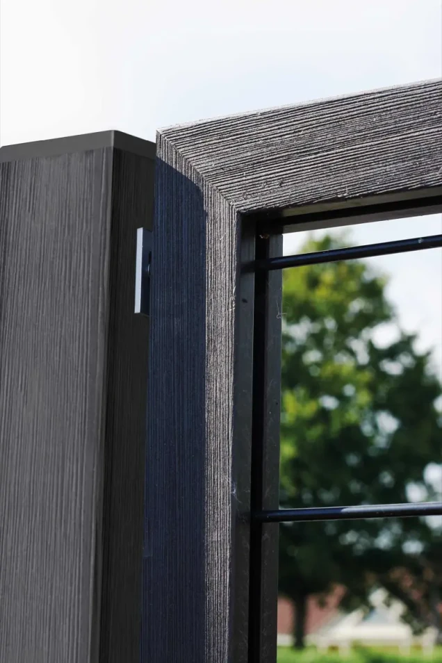 Composiet paal 'Basic' 7x7x270 cm (incl. kap en houten kern)