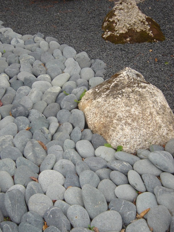 Beach Pebbles light grey  3-6 cm