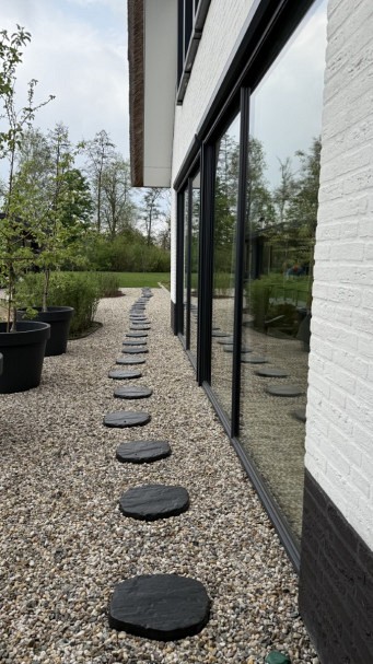 Stapsteen gerecycleerd kunststof 30x37x3.5 cm zwart