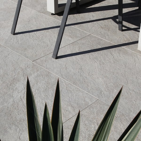 Roxstones EXTRA20 Silver gray tegel 60x60x2 cm. grip
